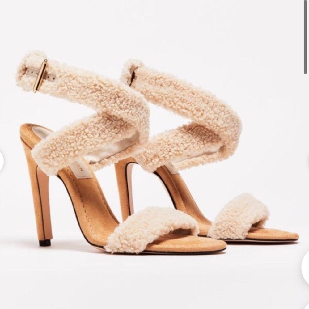 GOOD AMERICAN Sherpa Strappy Heels